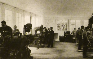 Au début des années 50, un nouveau hall de production est construit dans la Wolfratshauser Straße. Au début des années 50, un nouveau hall de production est construit dans la Wolfratshauser Straße.